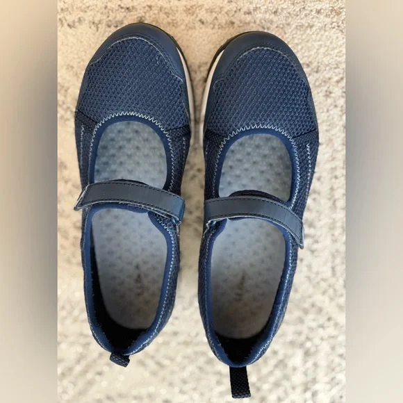 L. L. Bean Ladies Mary Jane Style Athletic Shoes - Picture 3 of 6